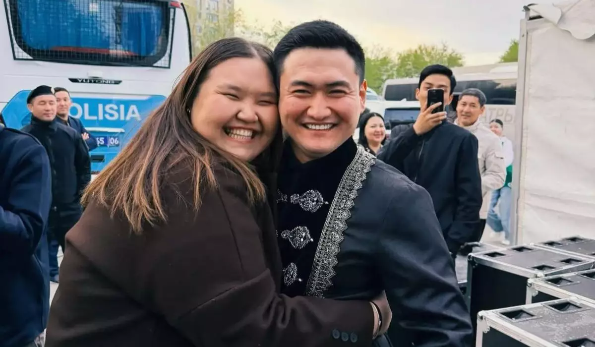 "Мұндай жанкүйерді алғаш рет көрдім": Төреғали Төреәлінің артынан жүгірген қыз желіні шулатты