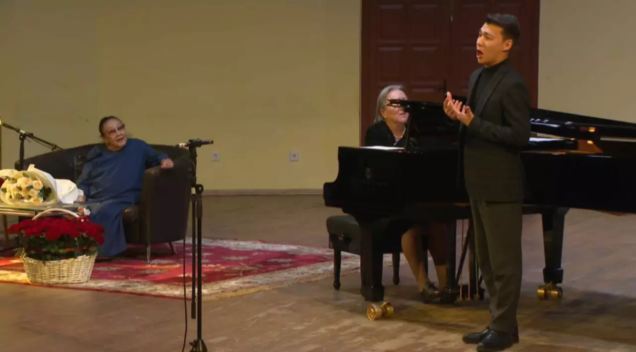 Бибігүл Төлегенова жас таланттарға қанат бітіріп жүр