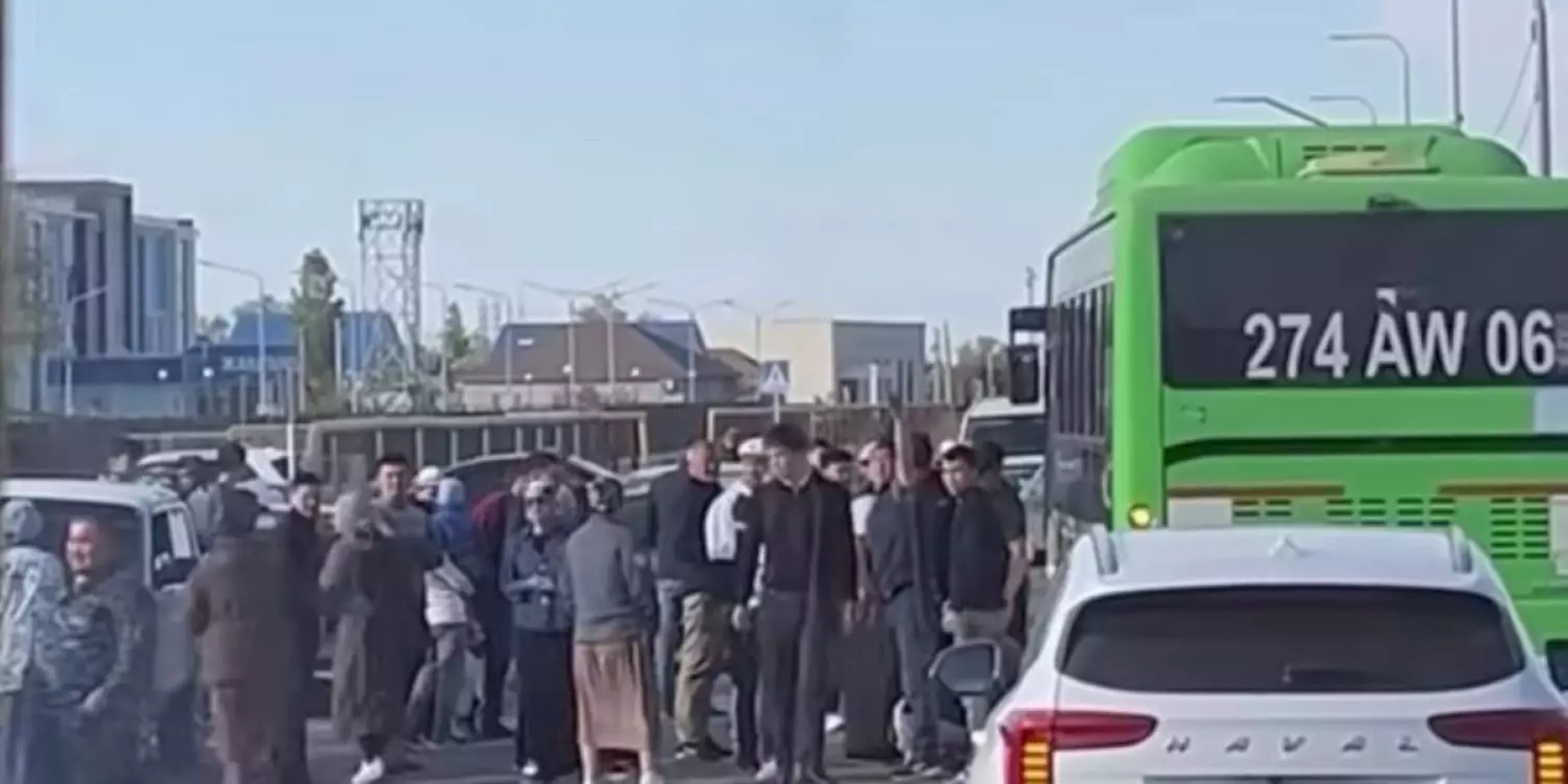 Атырауда жолаушылар автобусы 9 жастағы оқушыны қағып кетті