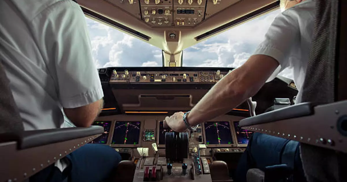  “Мияулап, үрген“: Желідегі әзіл видеодан кейін ұшқыштар қатаң тексерілетін болды 