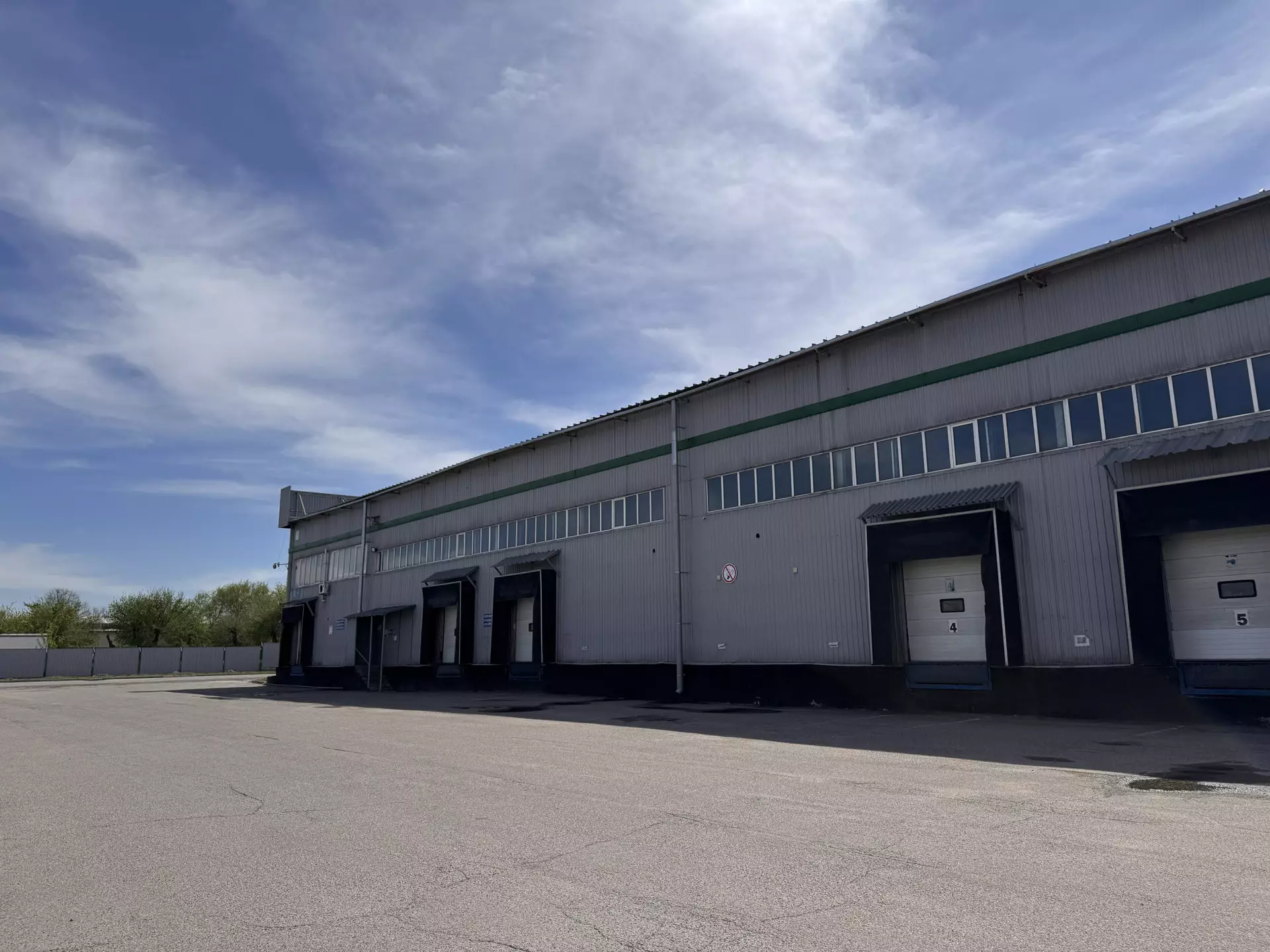 Kerama Marazzi арендовала склад в Казахстане.