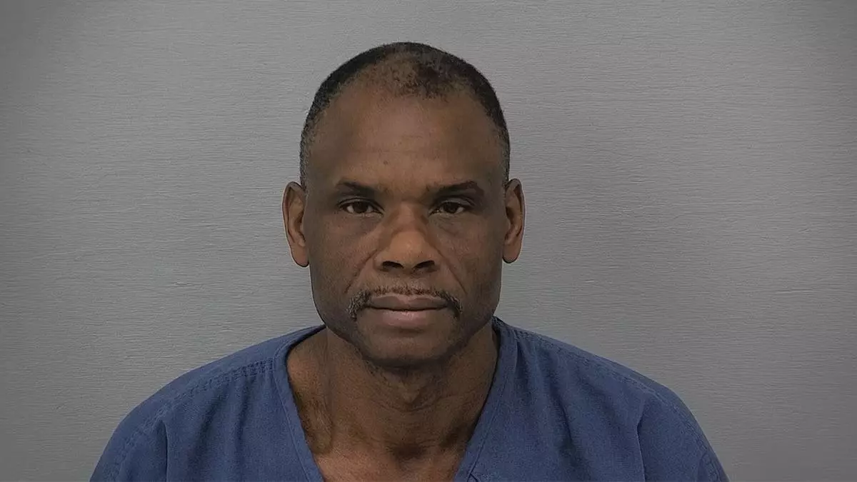 Водитель грузовика, устроивший смертельную аварию на трассе, незаконно получил права и гражданство, сообщили власти.