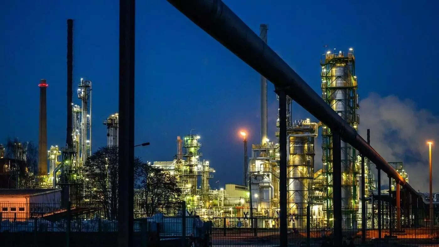 Германия столкнулась с угрозой прекращения поставок нефти из Казахстана, и предприниматели требуют обеспечения энергетической безопасности.