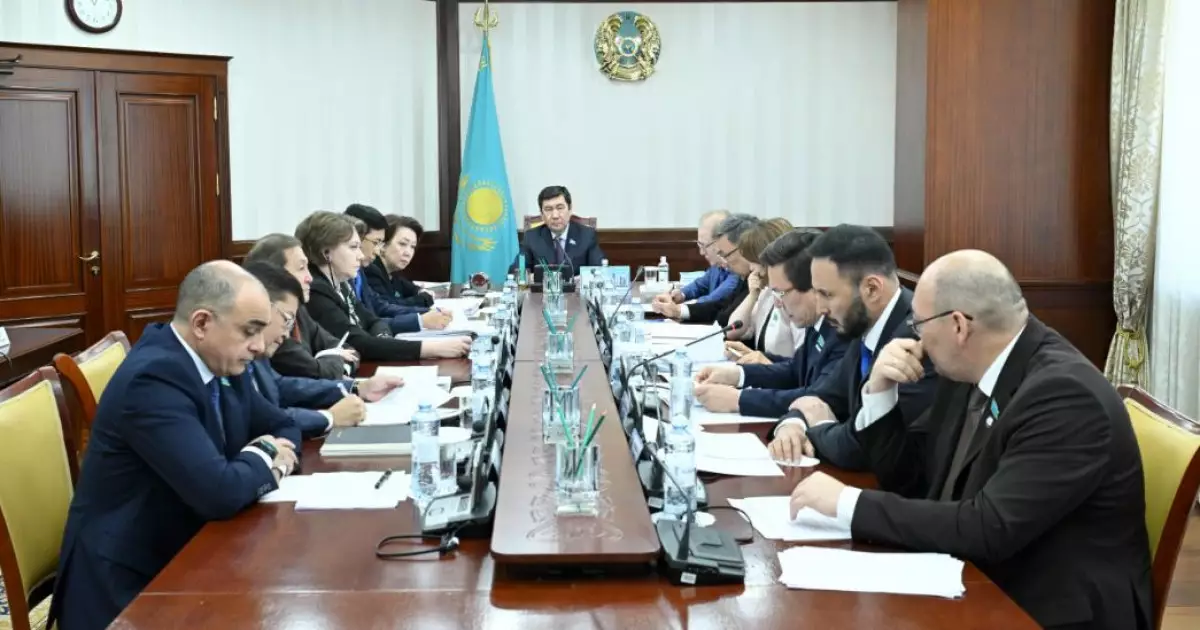   Педагогтердің құқығын қорғайтын заң қаралады   