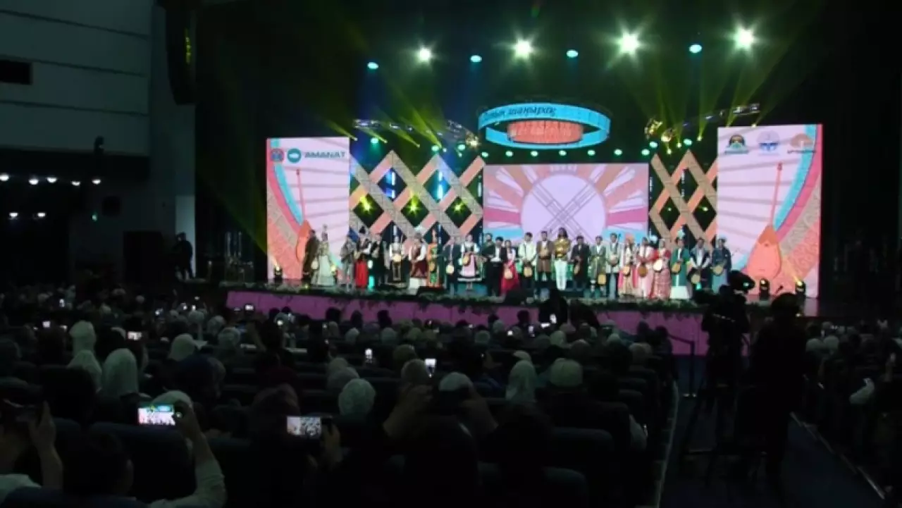 Межэтнический айтыс прошел в Астане