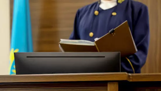 Шымкентец пытался выбить деньги у госоргана