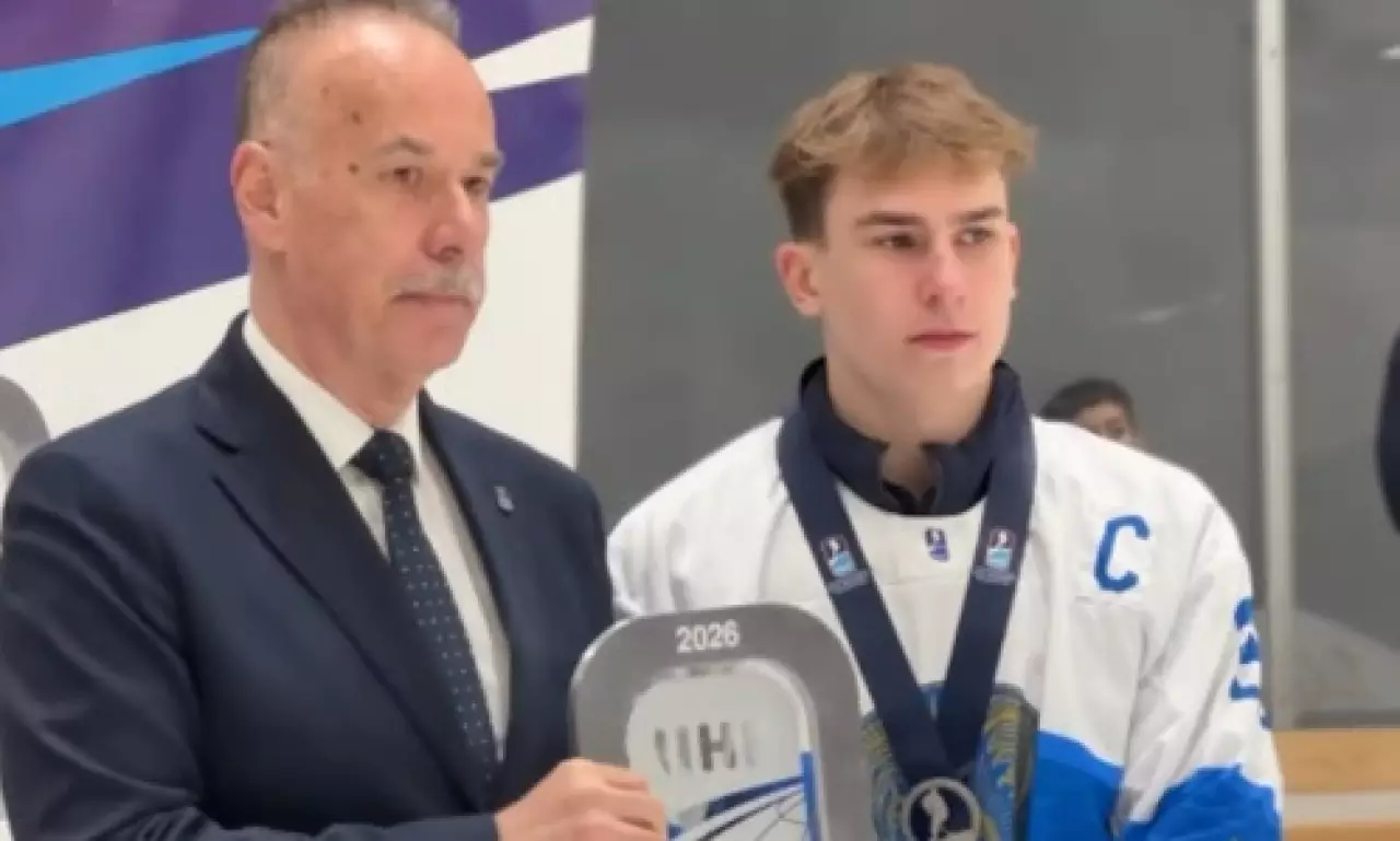 Казахстан наградили на юношеском ЧМ по хоккею