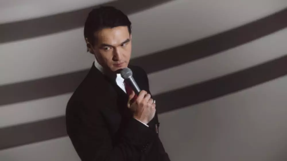 Стендап-комик Нұрлан Сабуров Ресейдегі қарызын өтеді