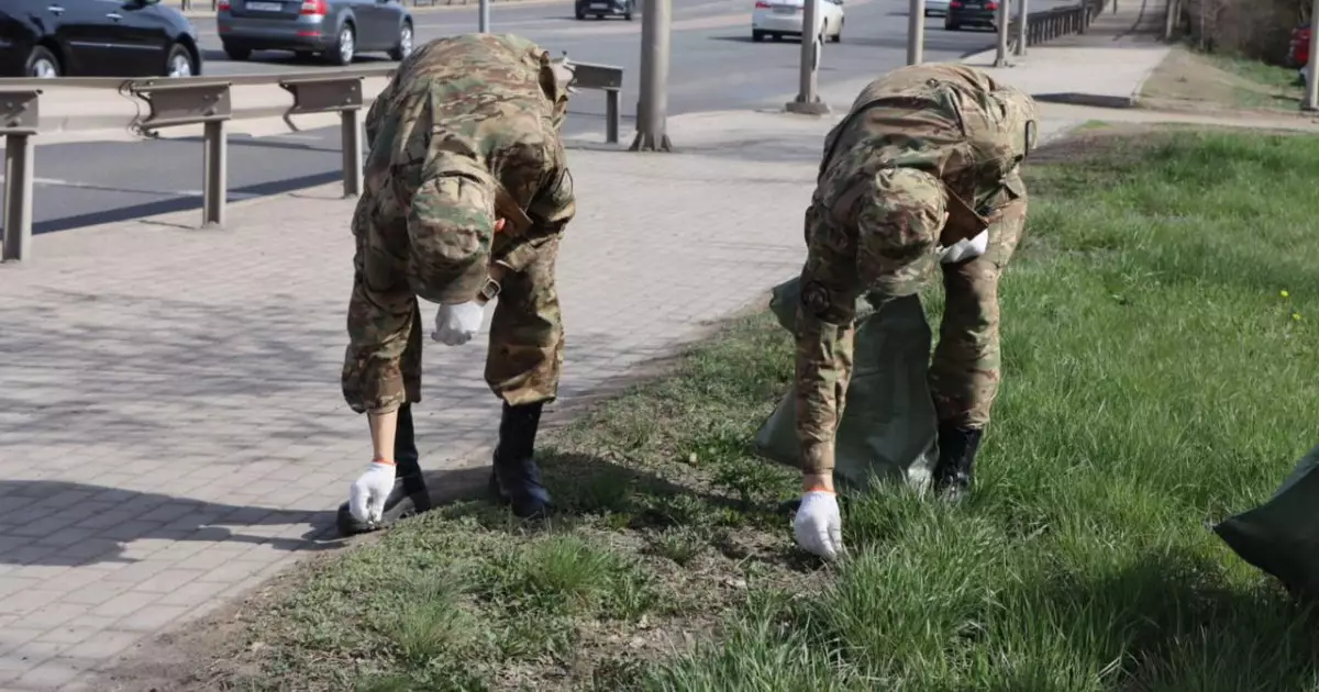   Астанада ұландықтар «Таза Қазақстан» экологиялық акциясына қатысты   