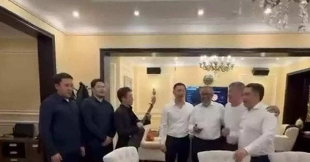  Жүрсін Ерманның құдасы Тедрос Гебрейесус қазақ тілінде ән айтты 