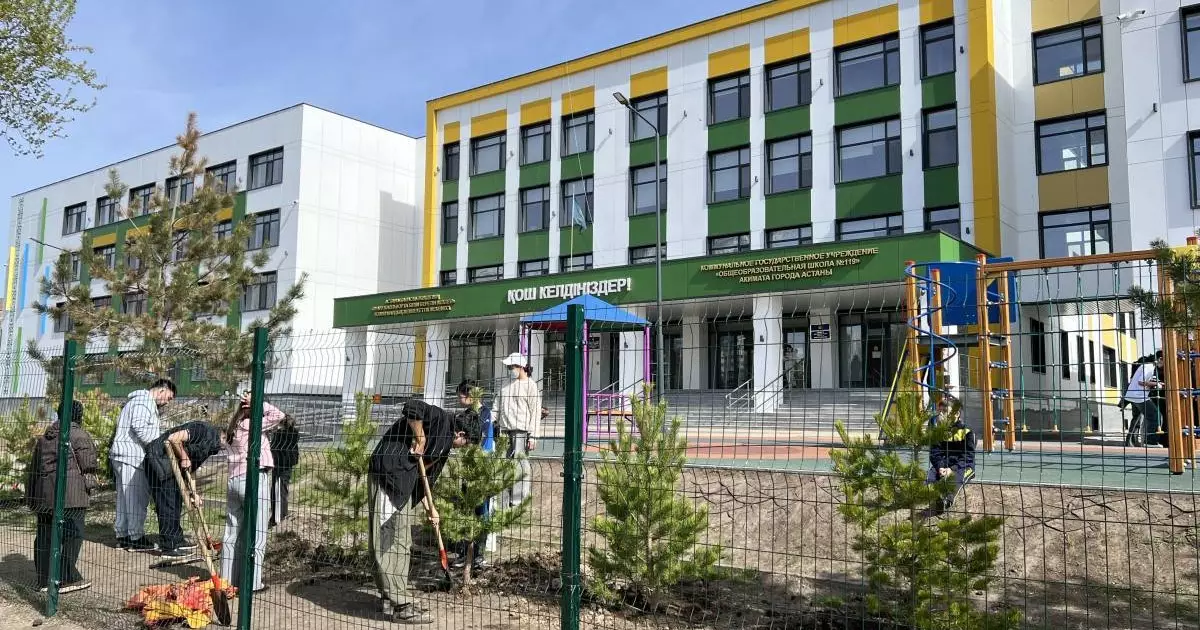 «Таза Қазақстан»: мектеп ауласында «Келешек бағы» акциясы өтті 
