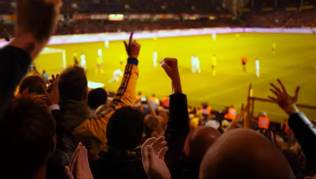 Оскорбления и экс-игрок "Кайсара" с пивом: гандболистка пожаловалась на футбольных фанатов