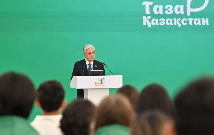 Президент жастарды экологиялық өзгерістердің көш басында жүруге шақырды