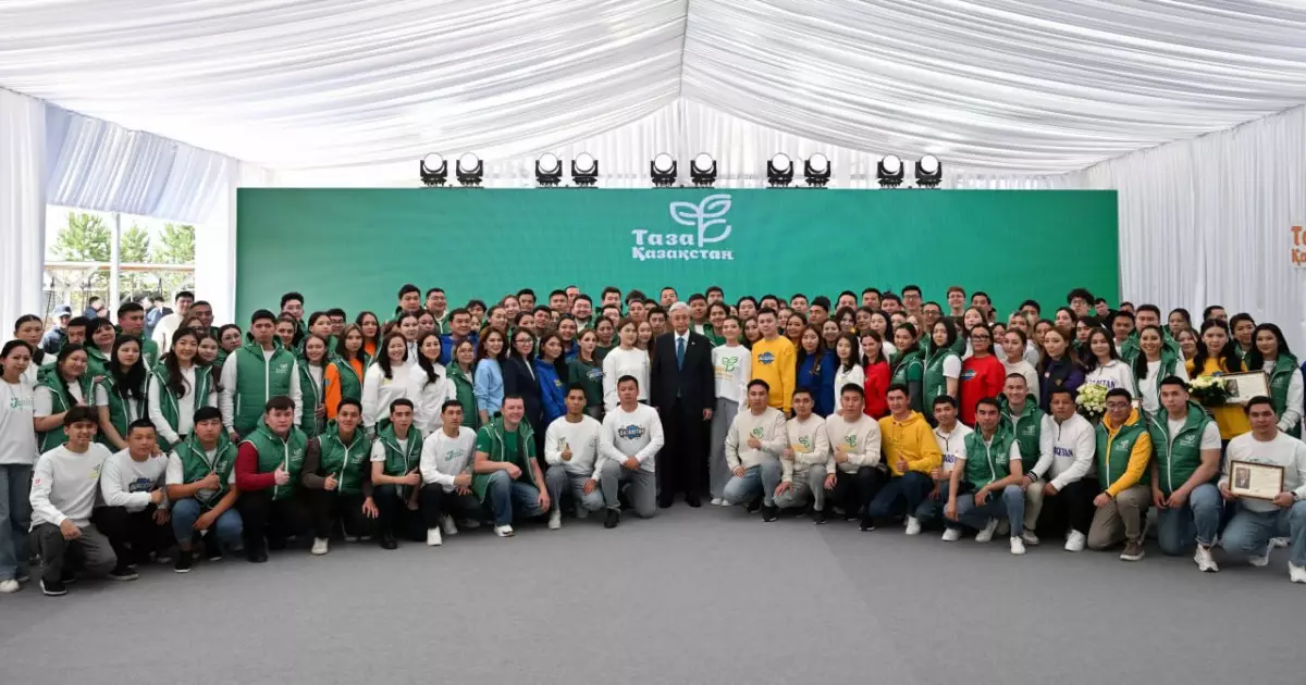   Отанға қызмет қарапайым дүниелерден басталады: тал егу, айналаңды таза ұстау, яғни ұлтқа қызмет ету – Президент   