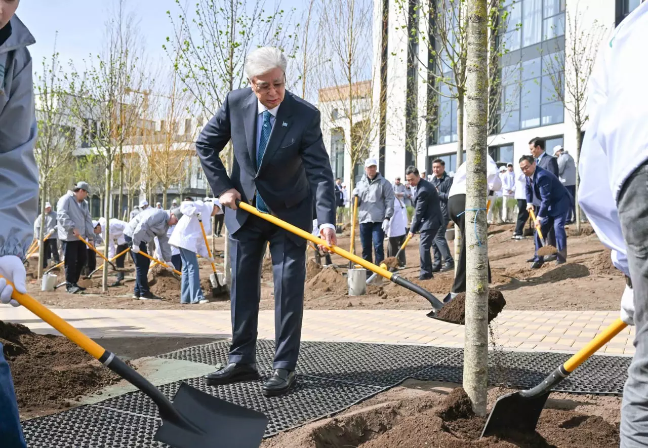Мемлекет басшысы «Таза Қазақстан» республикалық экологиялық акциясына қатысты