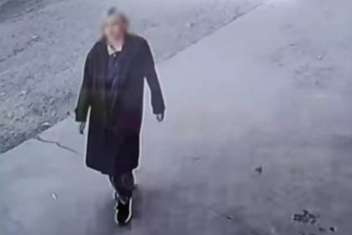 «Пошли, дам кольцо»: в Актобе девушка пыталась увести маленькую девочку со двора