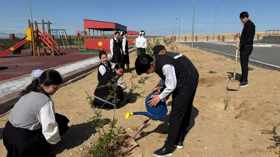 Учащиеся школ «Келешек мектептері» активно участвуют в акции «Таза Қазақстан»