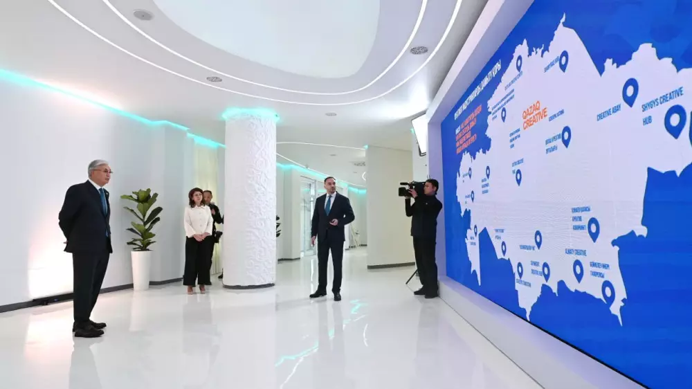 Касым-Жомарт Токаев посетил офис Фонда развития креативных индустрий