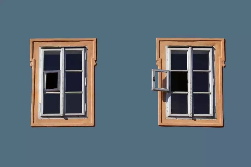 Астанчан призвали закрыть окна дома