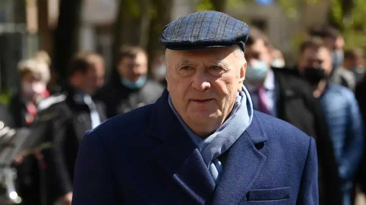 Фотограф рассказал о необычной детали в служебной машине Жириновского - новости на Lada.kz 25.04.2026