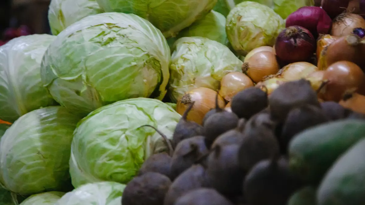 Өскемендегі «Дина» көтерме базарында көкөніс бағасының негізсіз қымбаттатылғаны анықталды