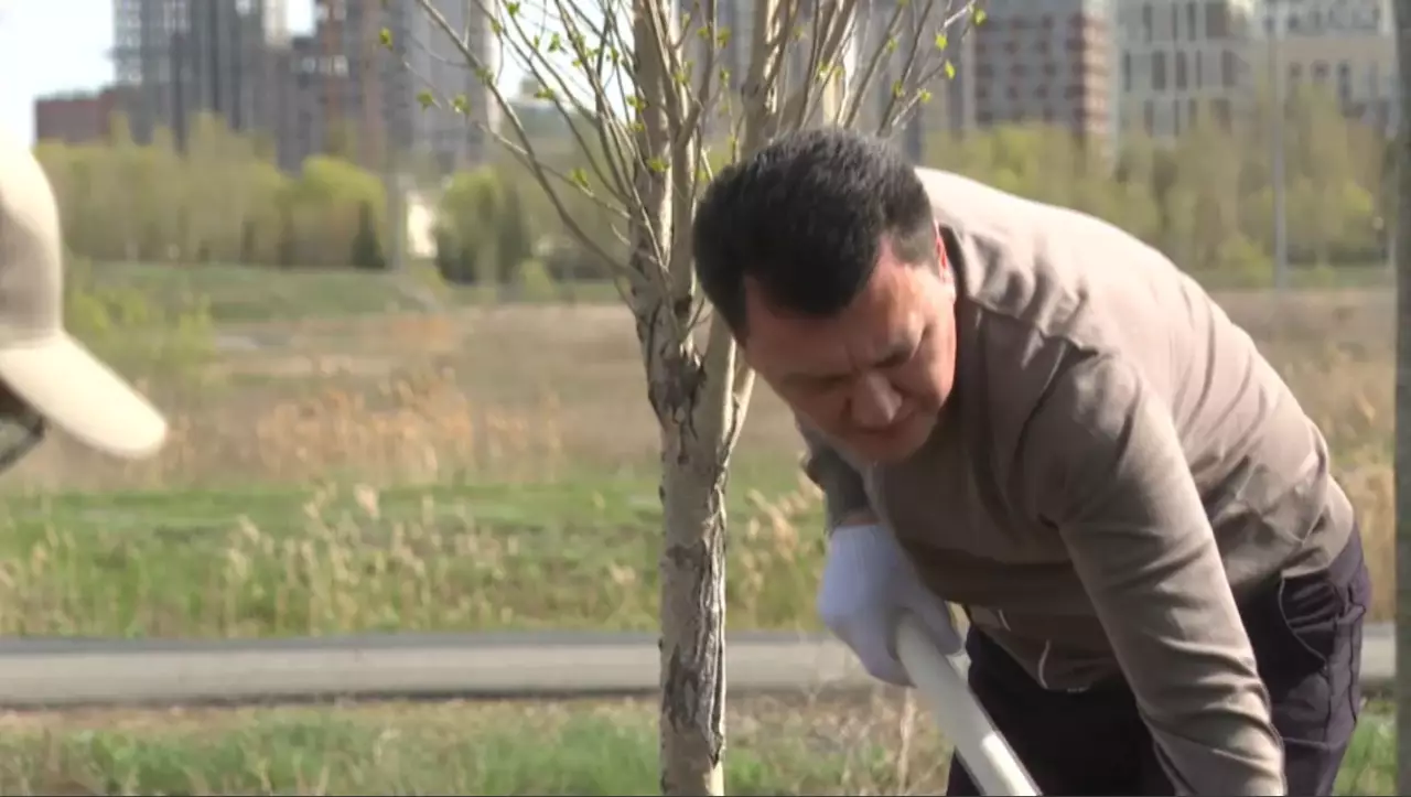 Мемлекеттік кеңесші «Таза Қазақстан» акциясына қатысты