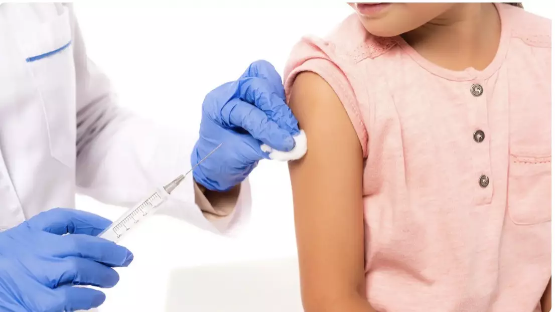 Қазақстанда вакцинадан бас тарту көбейіп барады: себептері, салдары және шешу жолдары