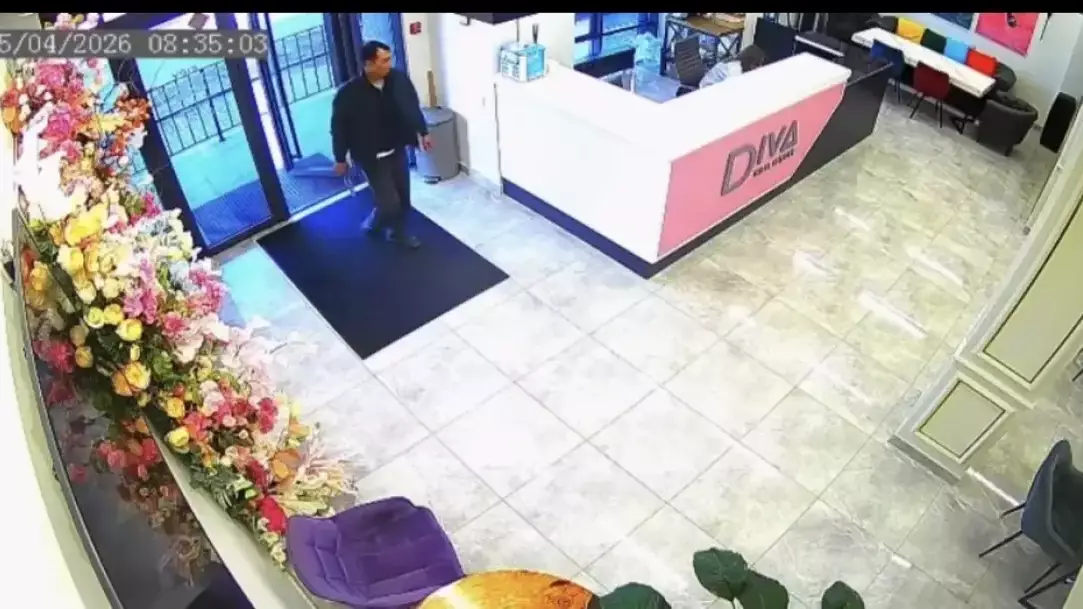  «Біреуді өлтіріп қойсам ше?». Қол-басы қан-жоса болған ер адам сұлулық салонына баса-көктеп кіріп, қызметкерлерге сес көрсеткен