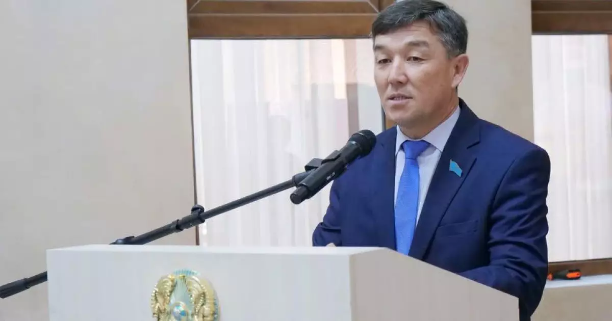   Қазіргі ақындардың дені белгілі бір қызметте жүр – Бекарыс Шойбеков   