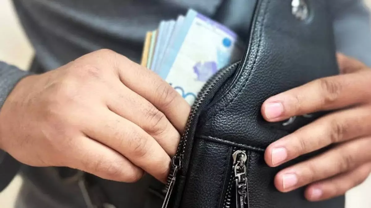 Көпбалалы қазақстандық өзін кәсіпкермін деген адамға сеніп, 11 млн теңгесінен айырылды