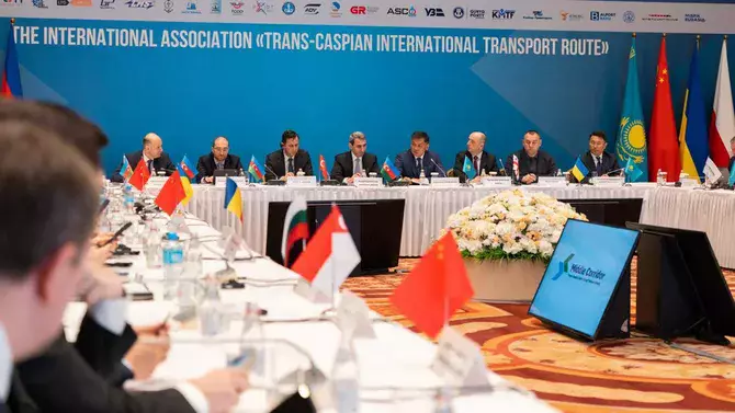 Азербайджан и Казахстан заключили соглашения для развития Транскаспийского коридора.