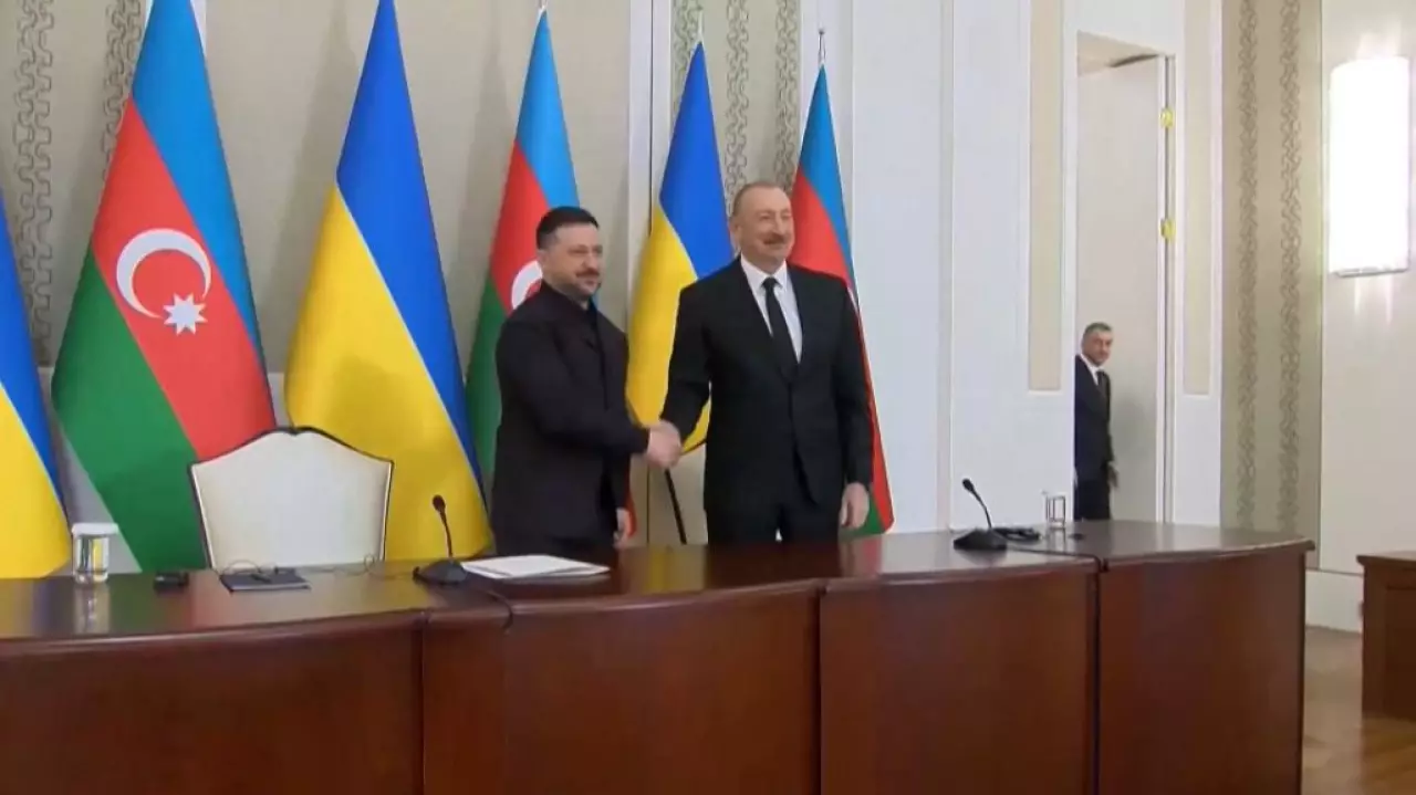 Украина готова к переговорам с США и РФ в Баку