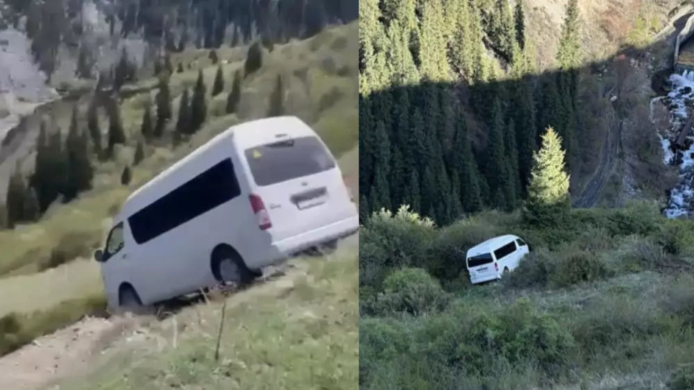 Туристический автобус сорвался в ущелье в горах Алматинской области