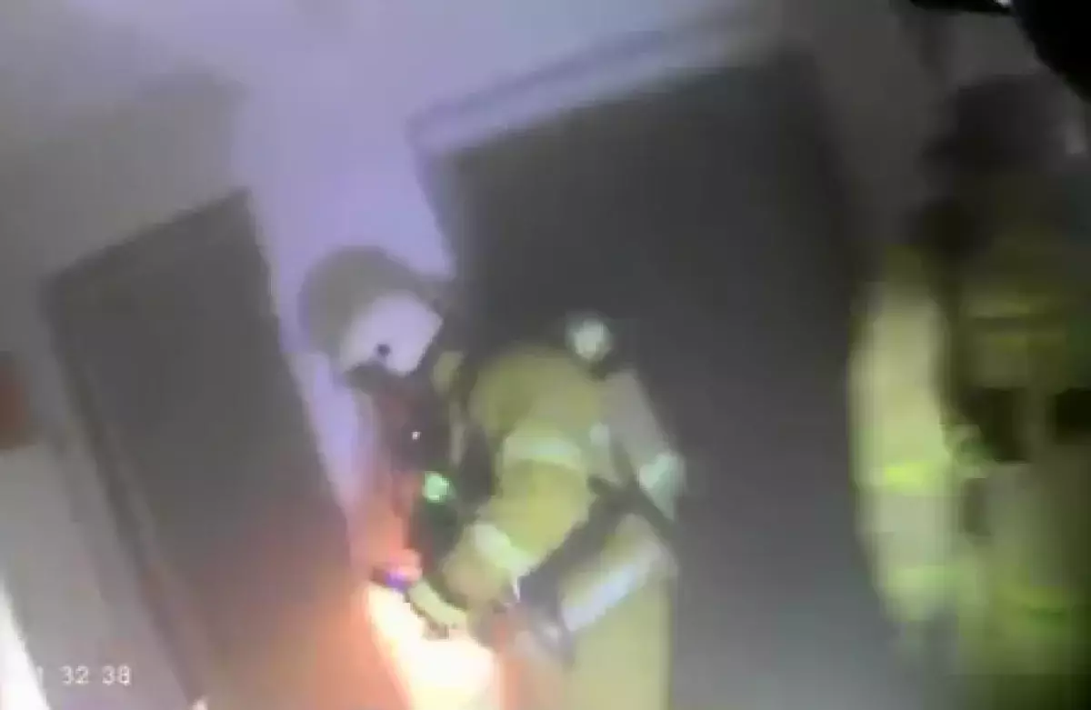 Пять газовых баллонов успели вынести из огня в многоквартирном доме в Алматинской области