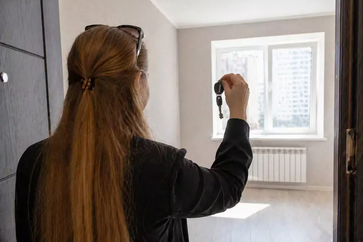 Ожидание длиною в 10 лет: власти наконец выдали квартиру сироте из Актау - новости на Lada.kz 25.04.2026