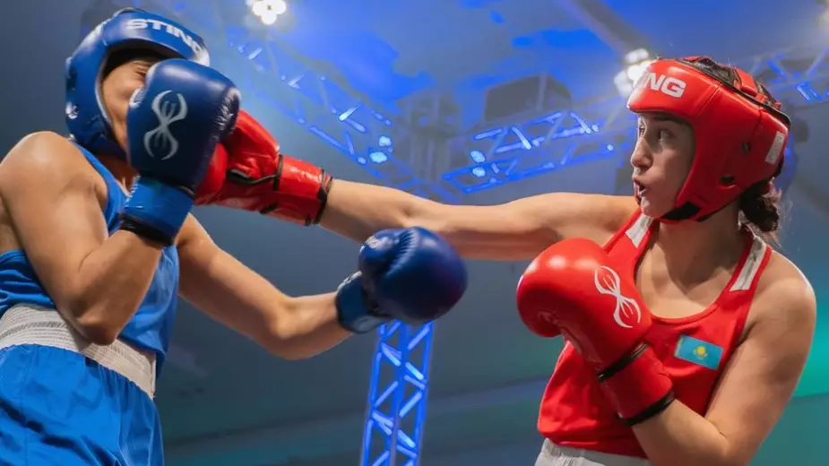 Победа от двукратной чемпионки мира. Как Казахстан закрыл полуфиналы Кубка мира по боксу?