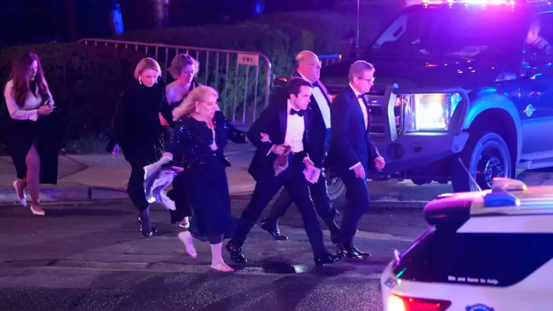 Трамп Ақ үй тілшілерінің кешкі асынан жедел эвакуацияланды