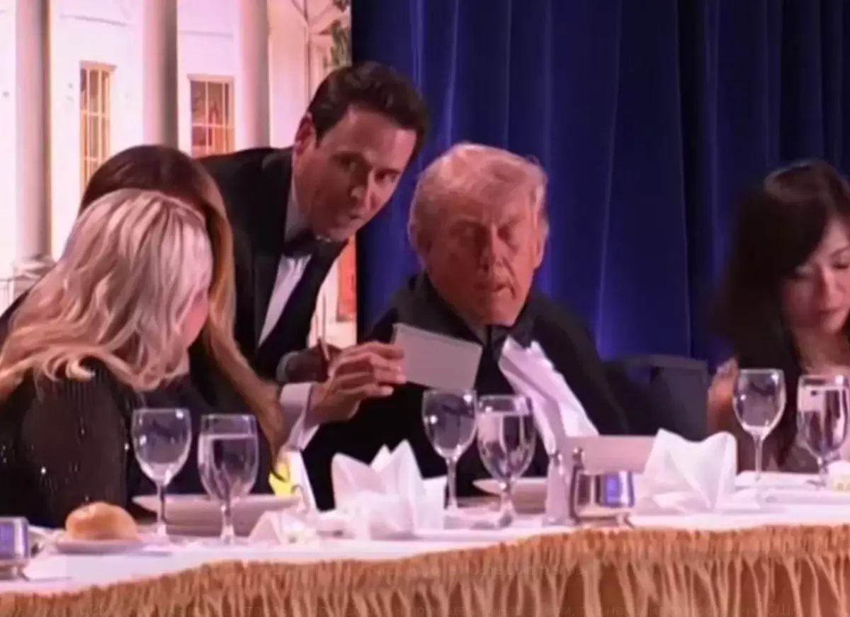 Трампа срочно эвакуировали с мероприятия в Вашингтоне из-за стрельбы