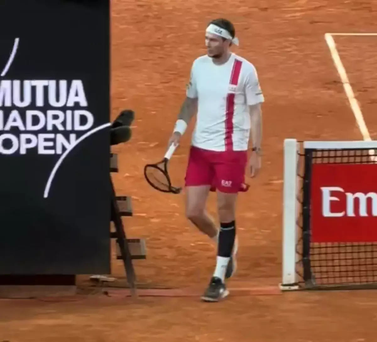 Бублик разбил ракетку во время матча на турнире в Мадриде