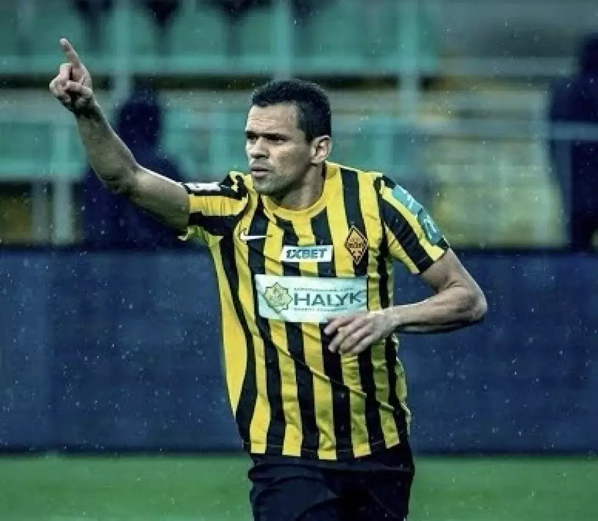 Бразилиялық жұлдыз жұмыссыз қалды – ҚПЛ-ға орала ма?