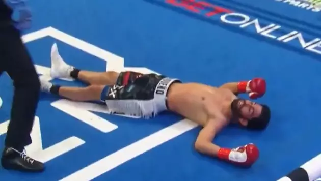 Брутальный нокаут случился на вечере бокса в Лас-Вегасе