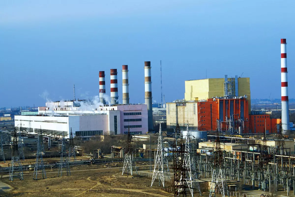 Кислота попала в лицо: на МАЭКе пострадали двое сотрудников