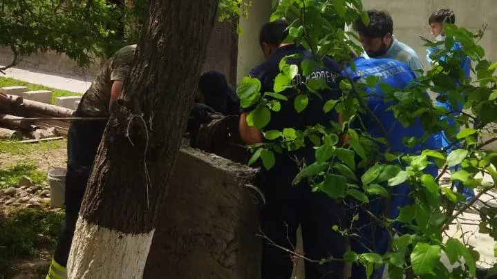 Двухлетняя девочка упала в 24-метровый колодец в Шымкенте