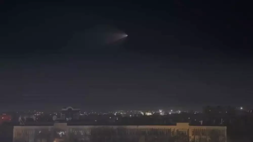 Необычный светящийся объект заметили в небе над Алматы
