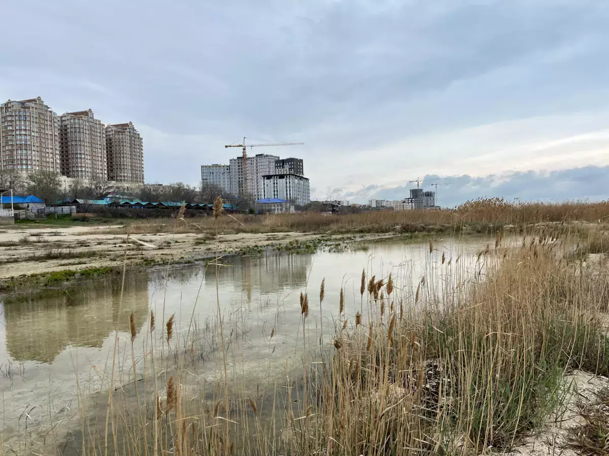 А если море вернется? Ученый из Баку предупредил о рисках застройки побережья Каспия - новости на Lada.kz 26.04.2026