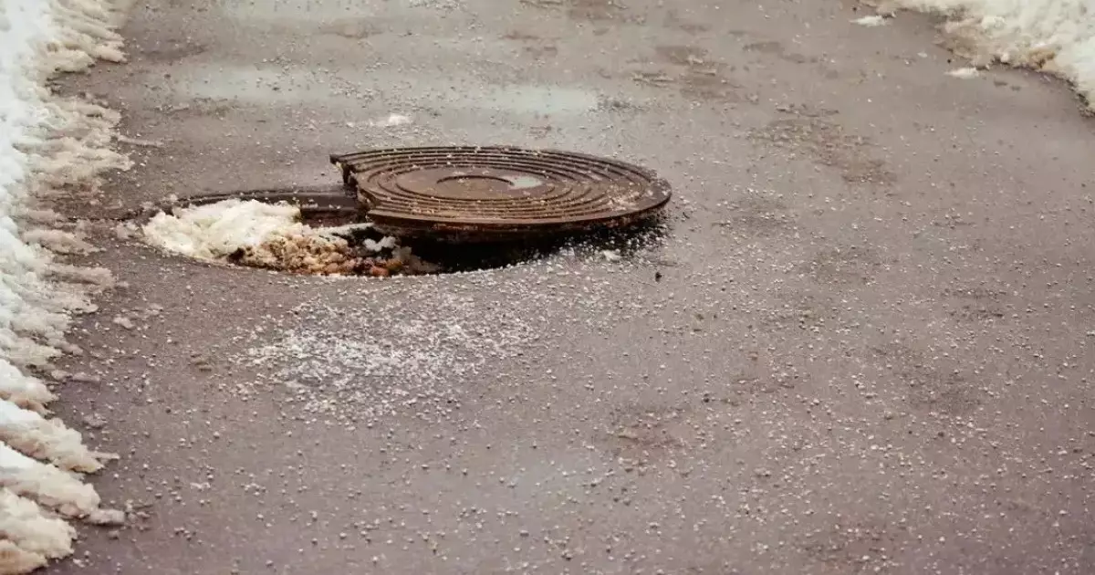  Шымкентте 24 метрлік құдыққа түсіп кеткен сәби құтқарылды 