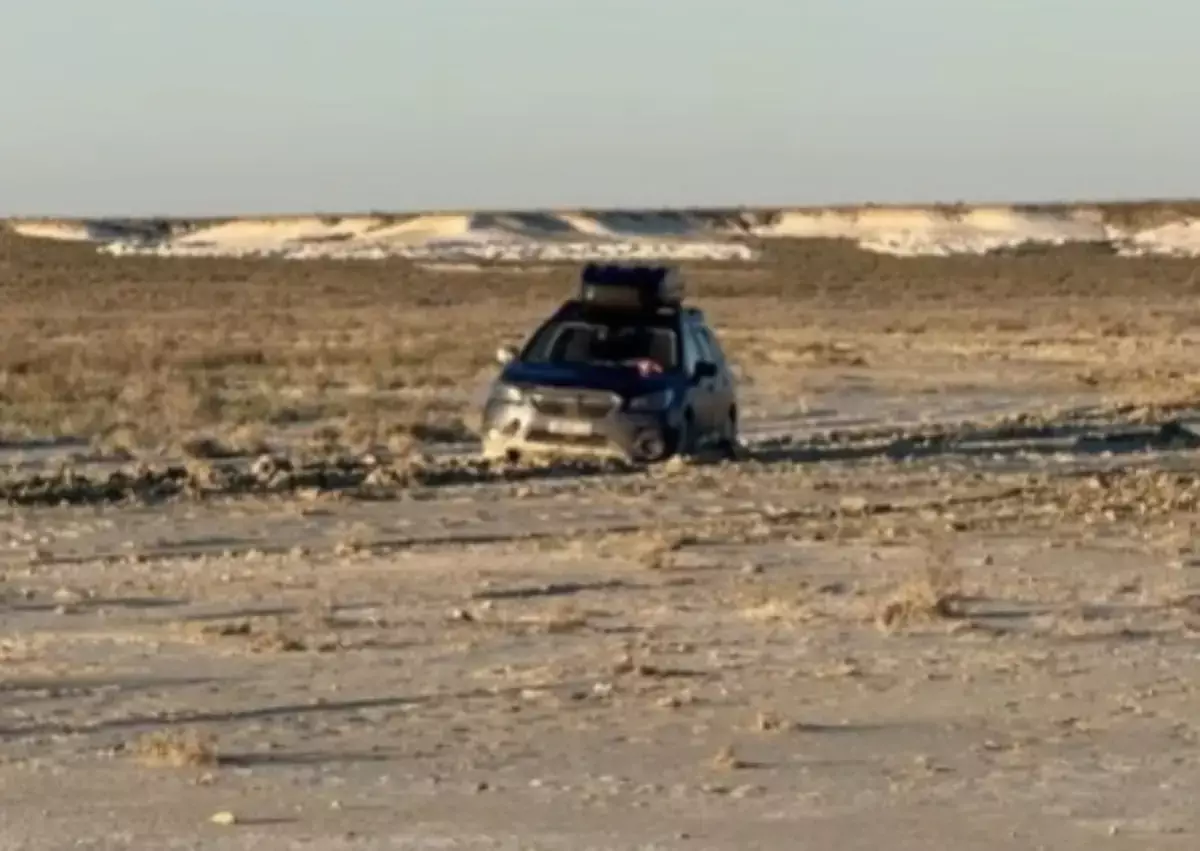 Два автомобиля вызволили из грязи спасатели на Бозжыре - новости на Lada.kz 26.04.2026