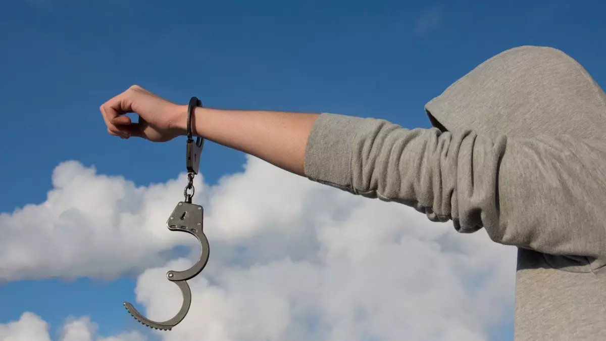 18-летний казахстанец задержан в Грузии по делу о наркотиках