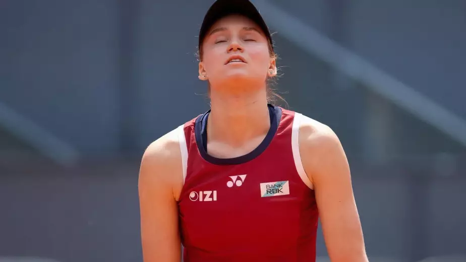 Вирусы, жара, тошнота – топ-теннисистки снимаются в Мадриде! Рыбакина в игре