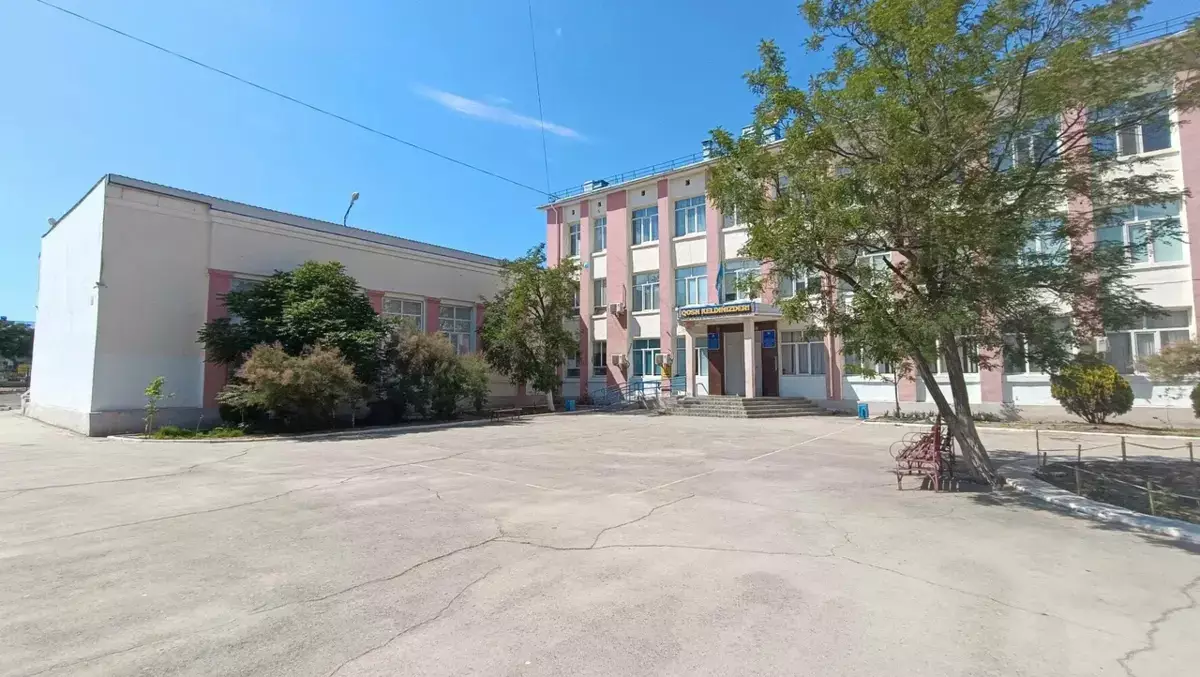 Как поручил аким: жители Актау требуют оставить доступ к школьному стадиону - новости на Lada.kz 26.04.2026